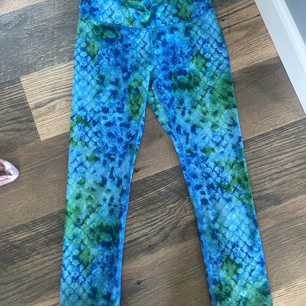Women’s athletic leggings